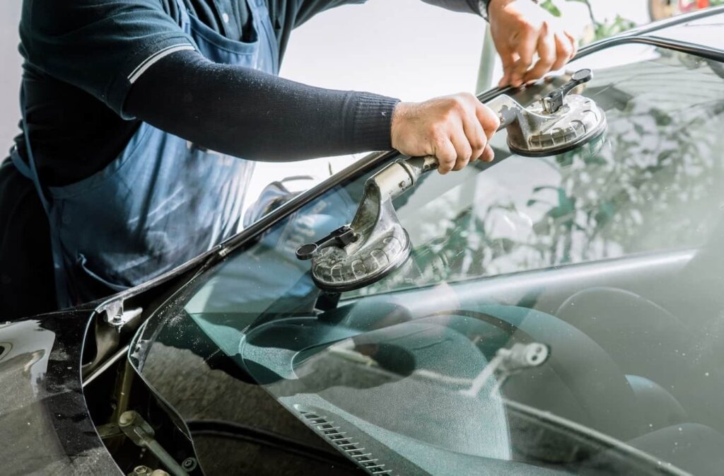 Windshield Repair vs. Replacement – How to Decide