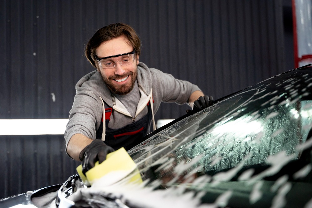 Navigating the Road Ahead: A Comprehensive Guide to Semi Truck Windshield Replacement and Costs